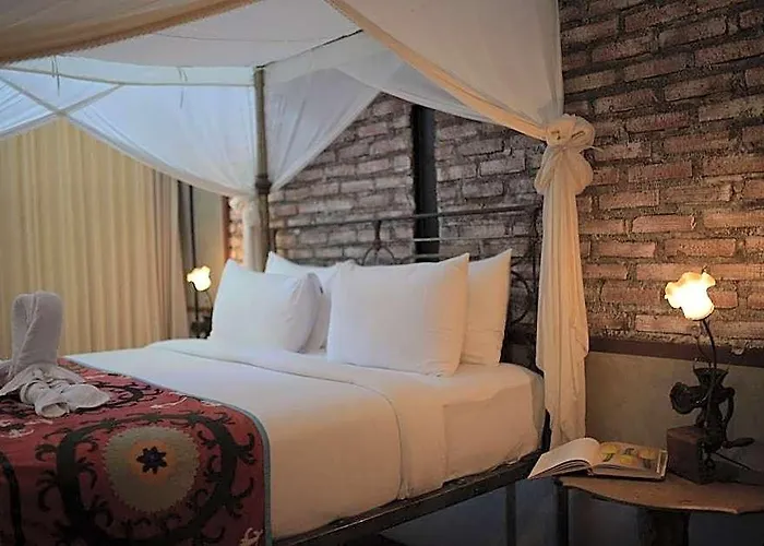 فندق Taman Nauli Boutique 3*