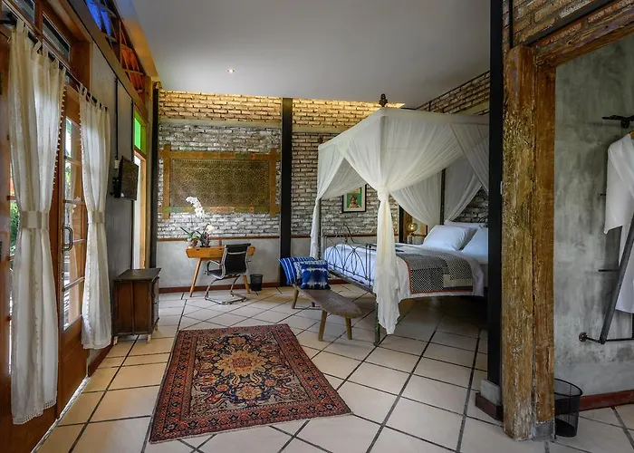 فندق Taman Nauli Boutique 3*