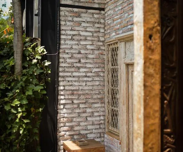 Taman Nauli Boutique
